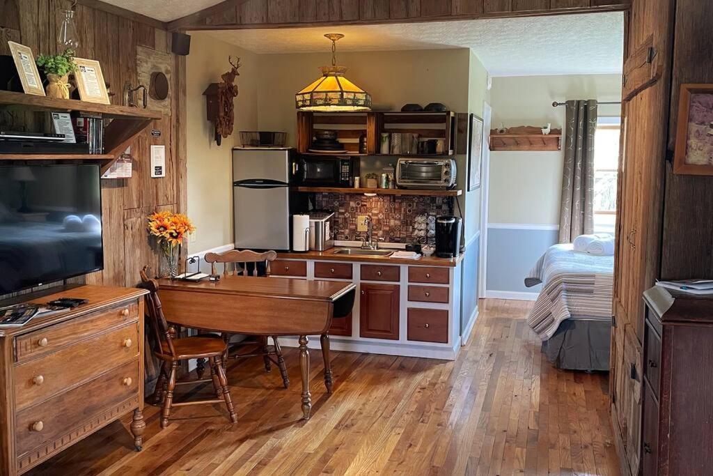 Bourbon Trail Cabin On The Farm Lawrenceburg Exterior foto